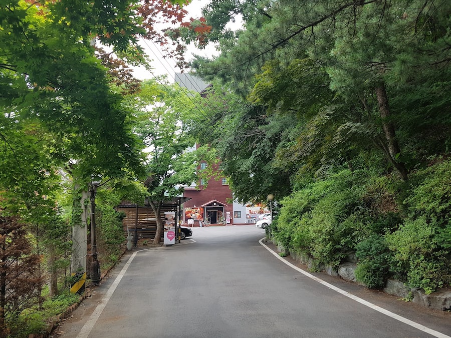 Entrada al alojamiento