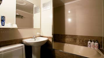 Combined shower/tub, spring water tub, free toiletries, hair dryer