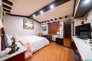 Standard Double Room, 1 Double Bed, Non Smoking, Mountain View | 1 bedroom, desk, free WiFi