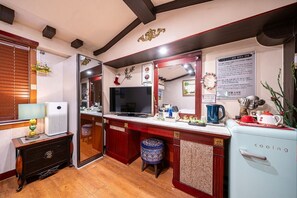 高级双人房, 1 张双人床, 无烟房, 山景 | 1 多间卧室、办公桌、免费 WiFi