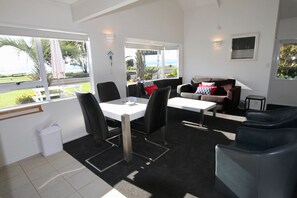 Deluxe Apartment, Sea View | Iron/ironing board, travel crib, free WiFi, bed sheets - Ohope Beach Motel (Ohope)