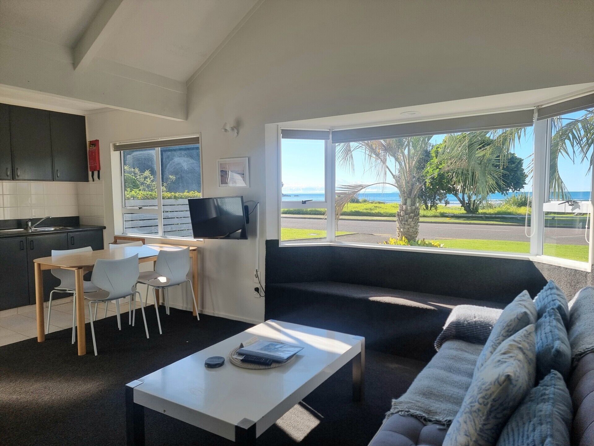 Deluxe Apartment, Sea View | Private kitchen