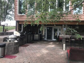 Outdoor dining - Mountain Lakeview Lodge (Havre)