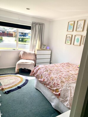 4 chambres, bureau, lit de bébé portatif, Wi-Fi