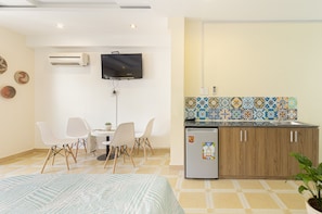 Studio Familial | Surmatelas, minibar, bureau, rideaux occultants