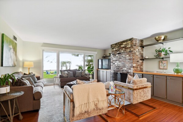 Smart TV, fireplace, table football, books