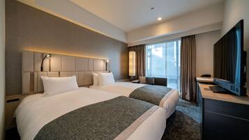 Desk, soundproofing, free WiFi, bed sheets