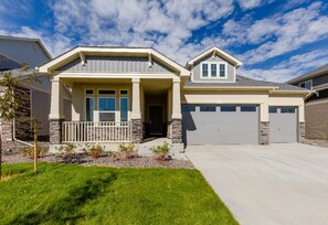 Exterior - √3 BDR Ranch Home√For Families√Backyard√Parking√Quiet (Aurora)