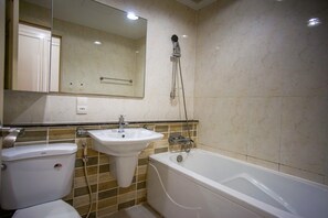 Combined shower/tub, free toiletries, hair dryer, slippers