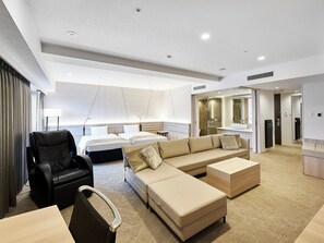 In-room safe, desk, laptop workspace, blackout curtains - DaiwaRoynetHotel Sendai Ichibanchou PREMIER (Sendai)