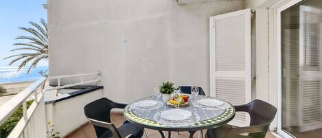 屋外ダイニングエリア