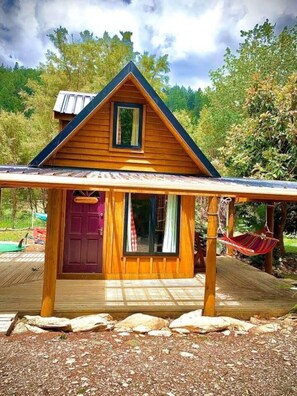 Sea Side Cottage | Garden view - On The Track Lodge (Nydia Bay)