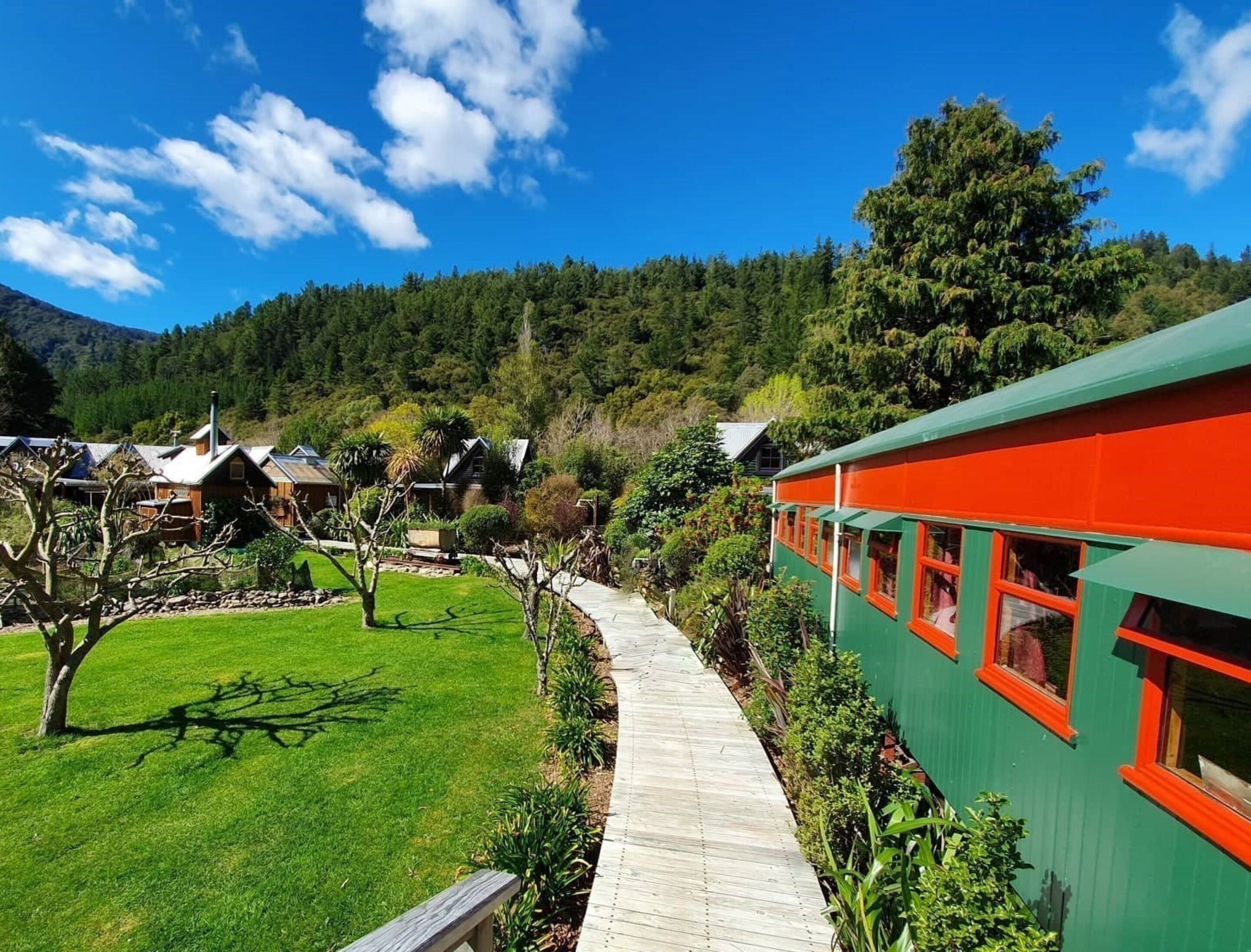 Train Carriage | Garden view