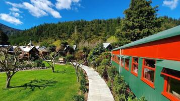 Train Carriage | Garden view