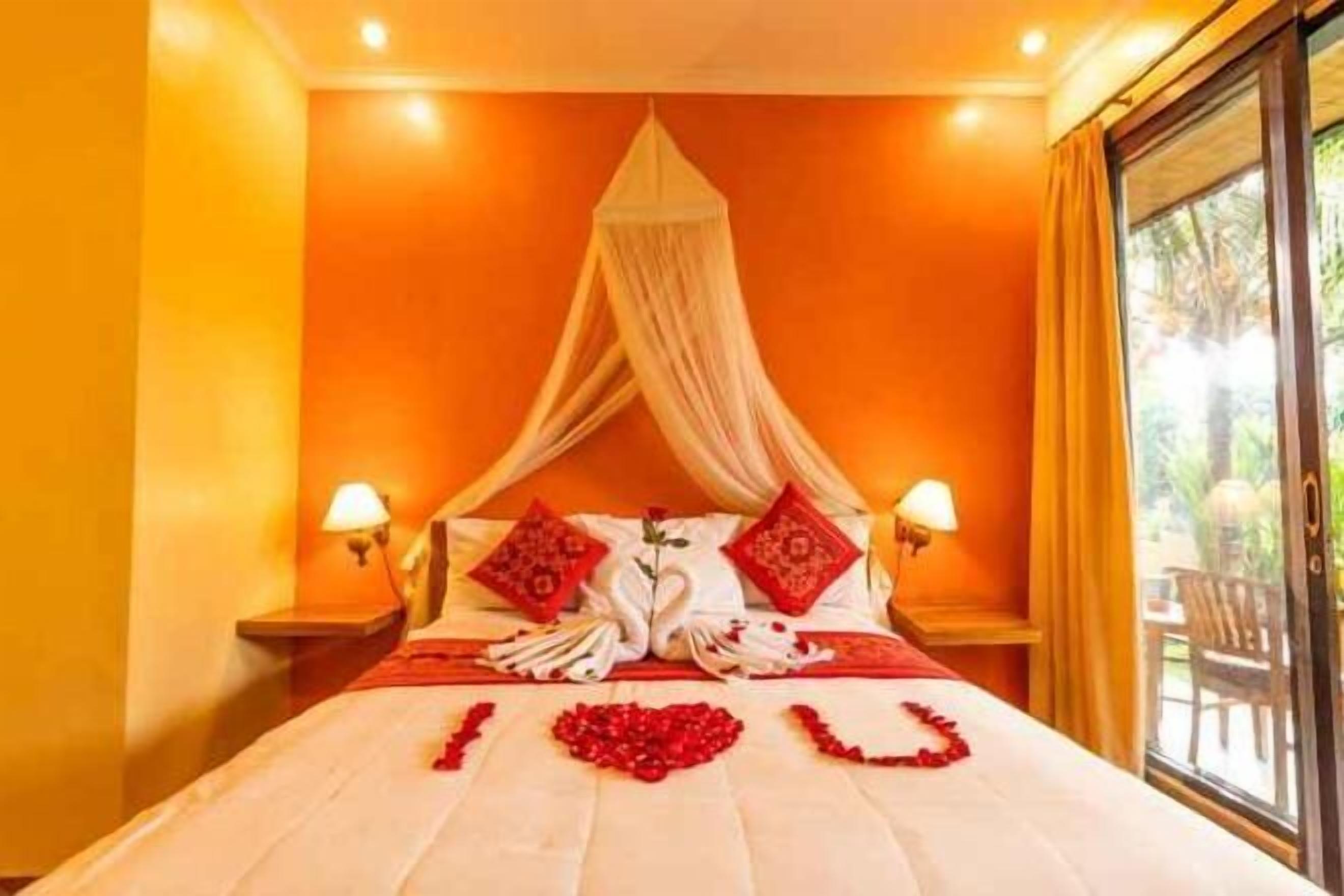 Desk, blackout curtains, free WiFi, bed sheets