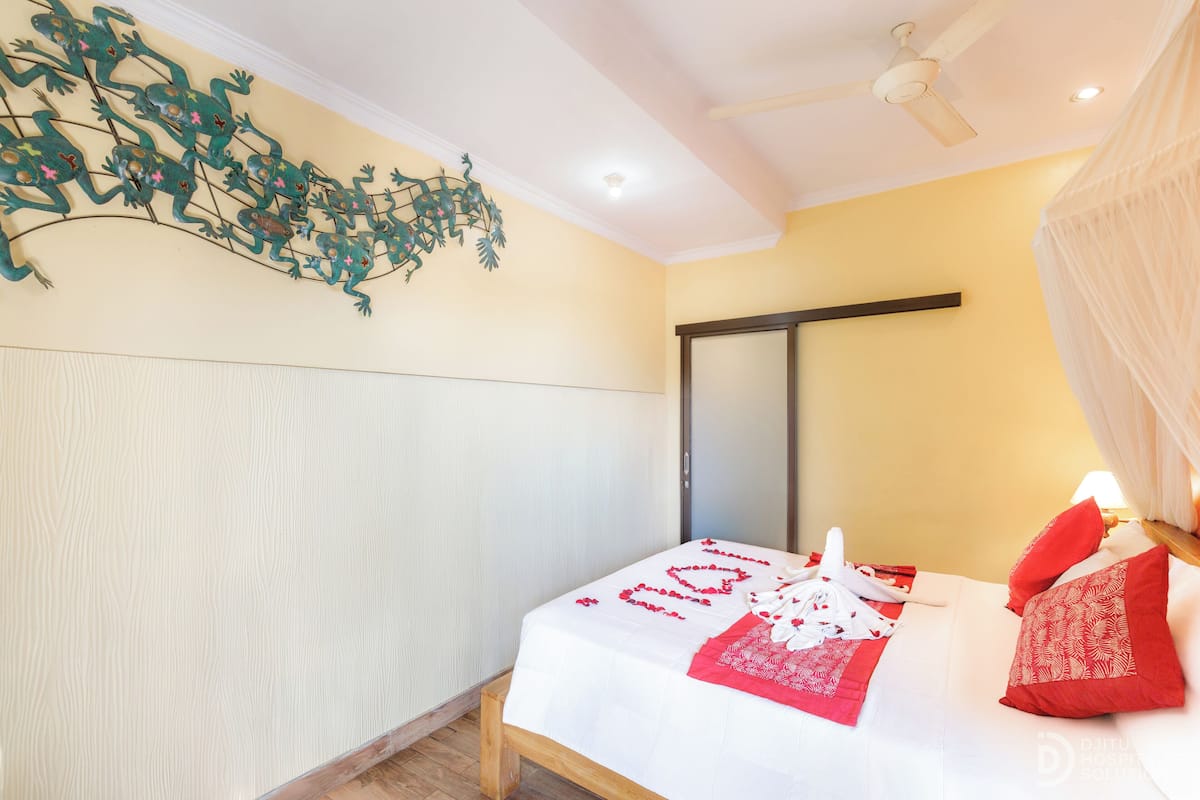 Dobbeltrom – standard | Skrivebord, blendingsgardiner, wi-fi (inkludert) og sengetøy