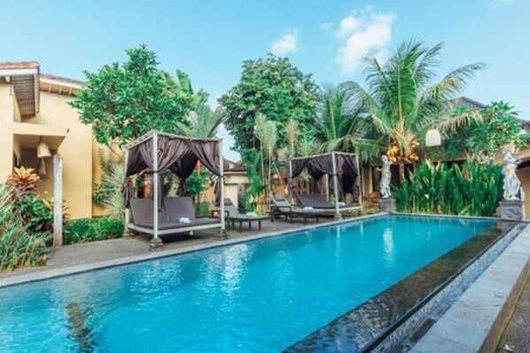 Outdoor pool, pool loungers