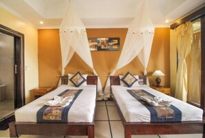 Phòng 2 giường đơn Superior | Bàn, màn/rèm cản sáng, truy cập Internet không dây miễn phí 