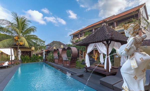 Outdoor pool, sun loungers