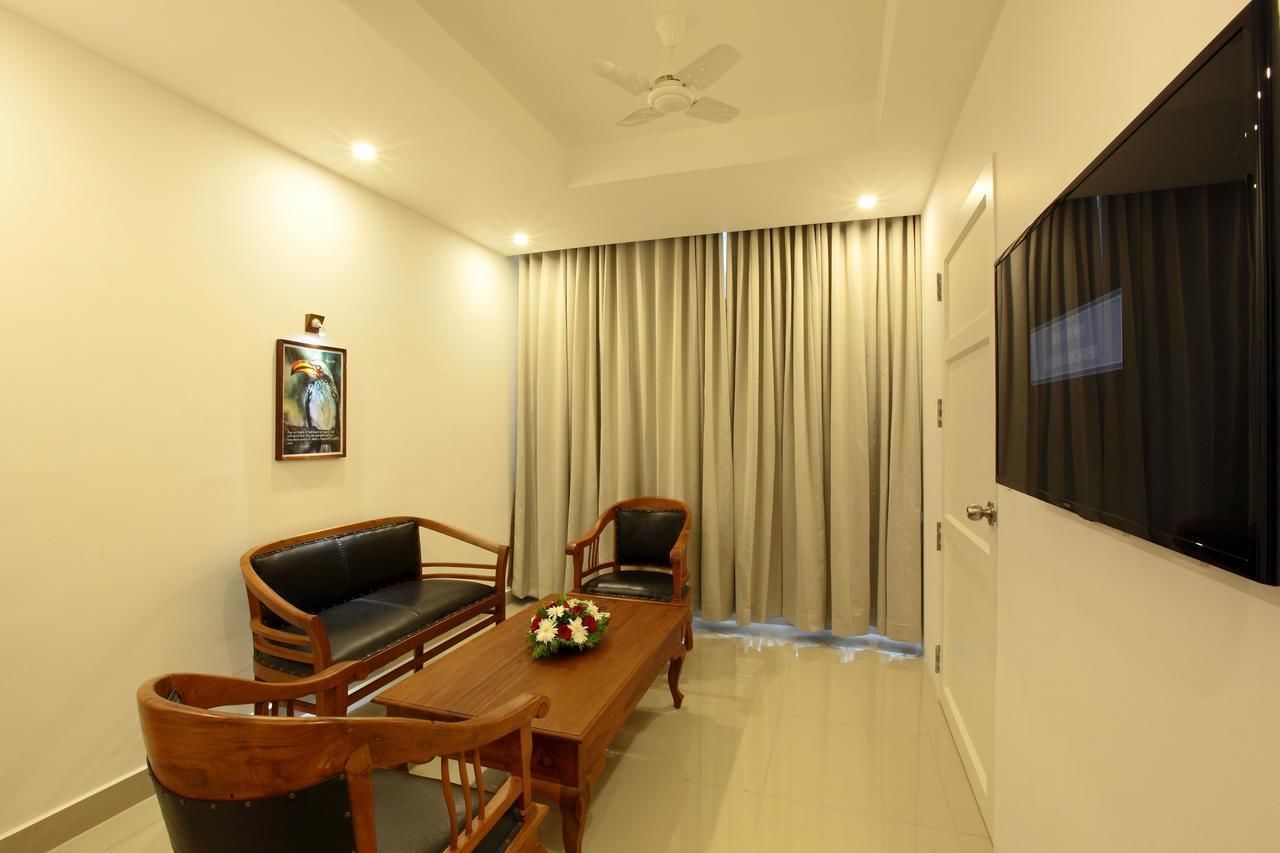 Luxury Studio Suite | Living room | 40-inch LED TV with cable channels, TV