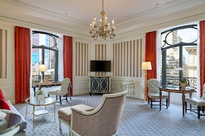 Deluxe Suite, 1 King Bed with Sofa bed, City View (One Bedroom Signature Suite) | Premium bedding, down comforters, pillowtop beds, minibar - 5th & 55th Residence Club (New York)
