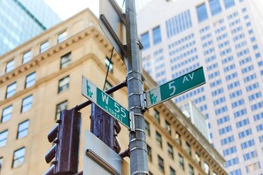 Street signs for W 55 Street and 5th Avenue. - 5th & 55th Residence Club (New York)