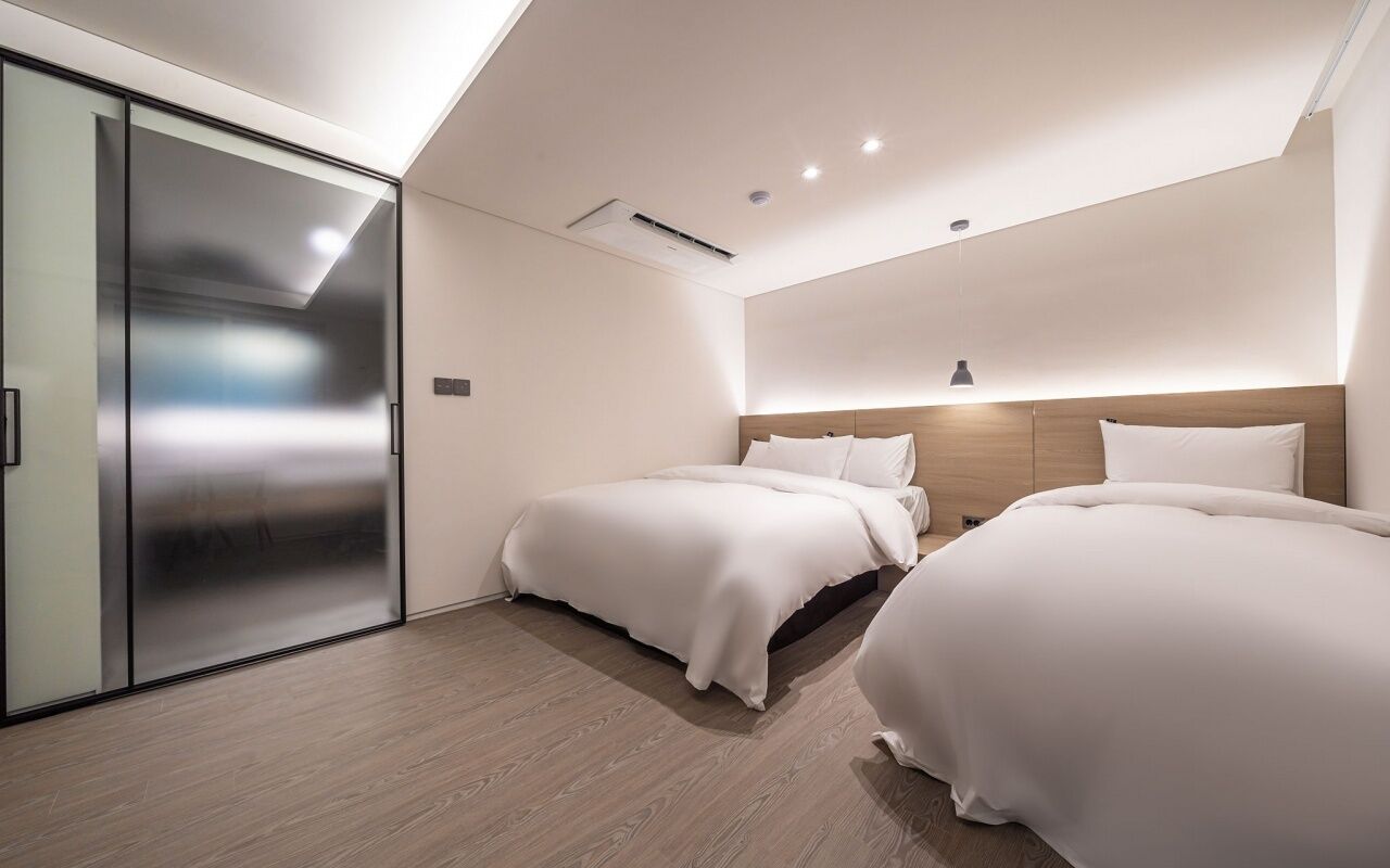 Kamar Twin Deluks | Seprai premium, selimut bulu angsa, tirai kedap cahaya, dan Wi-Fi gratis