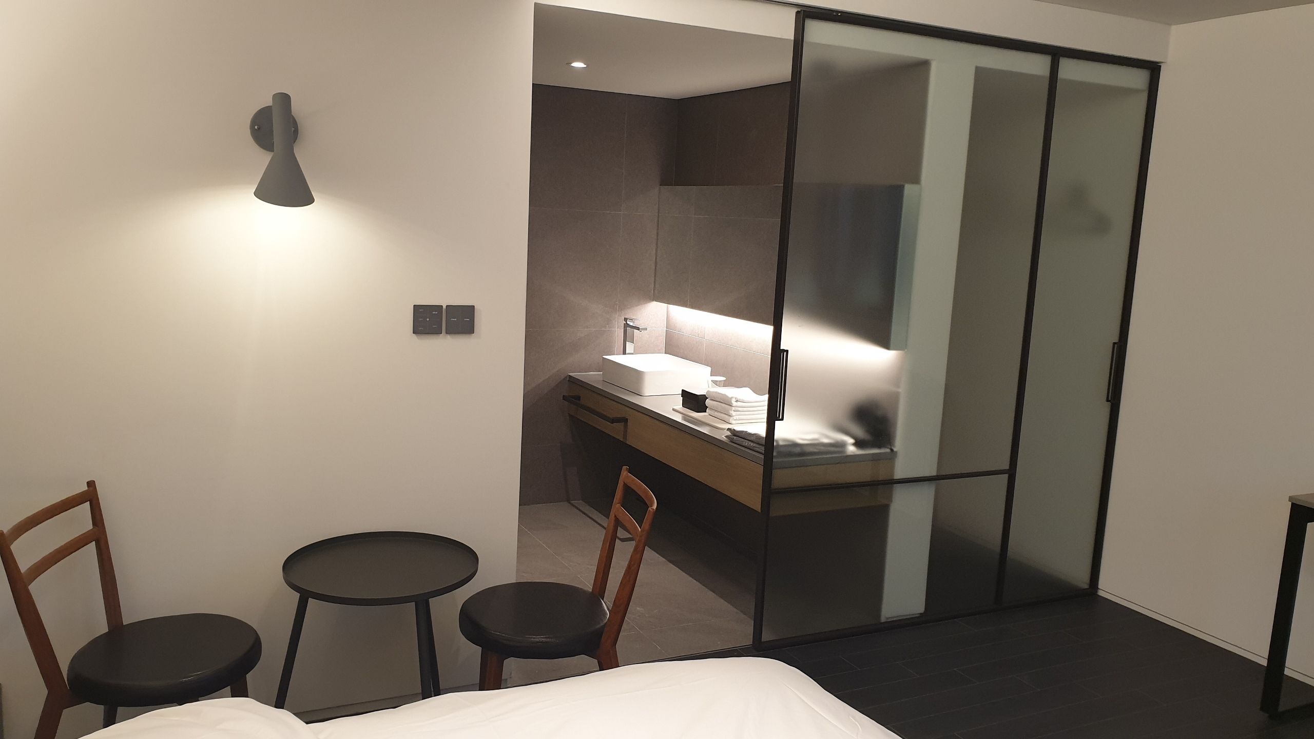 Habitación Deluxe | Zona de estar | Una Smart TV