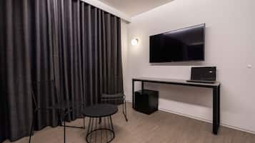 Premium(Walking Only) | Premium bedding, down duvets, blackout curtains, free WiFi