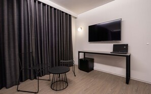 Premium(Walking Only) | 高档床上用品、羽绒被、遮光窗帘、免费 WiFi