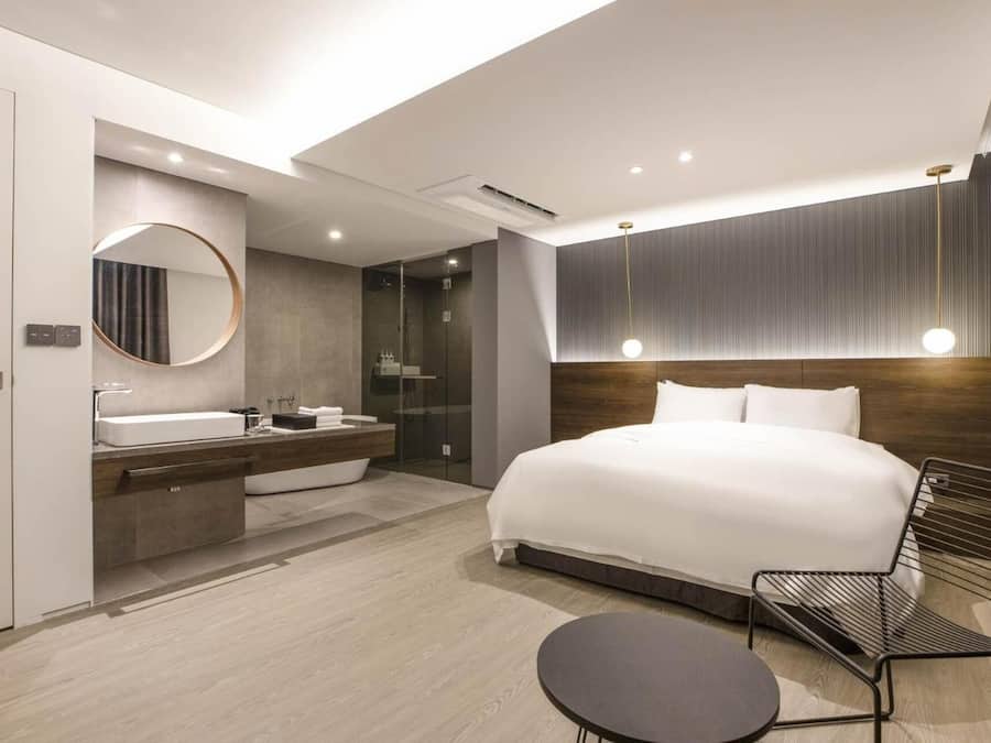 Ropa de cama de alta calidad, cubrecamas y cortinas blackout