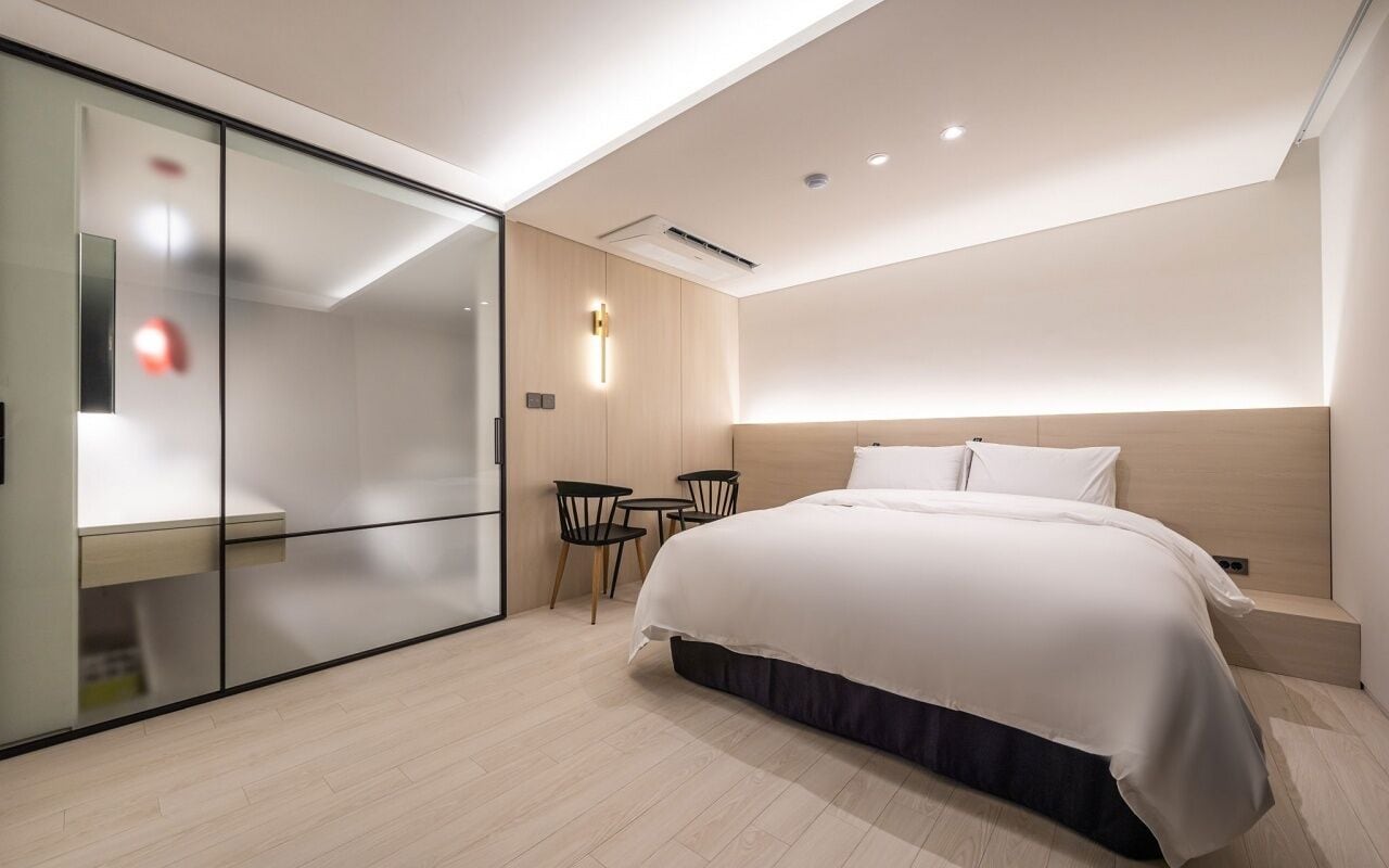 Deluxe(Walking Only, Multi-night Rate) | Premium bedding, down comforters, blackout drapes, free WiFi