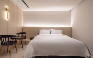 Deluxe(Walking Only, Multi-night Rate) | Premium bedding, down comforters, blackout drapes, free WiFi