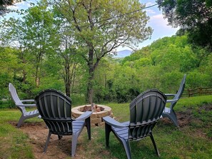 House | Property grounds - It`s_owl_good (Luray)