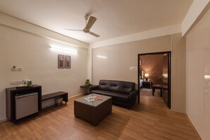 Basic Studio Suite | Free WiFi - Hotel Roopa (Mangaluru)