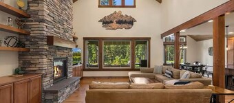 BEST Suncadia Location + Golf + Hot Tub + Fire Pit + 5BR+ 4 King Bed+ EV charger