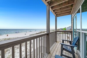 Property grounds - 🥳 Early Bird Sale! 🥰 Beach Axis, West. 5BR Beachfront Beauty. Pool. Perfect location. (Gulf Shores)