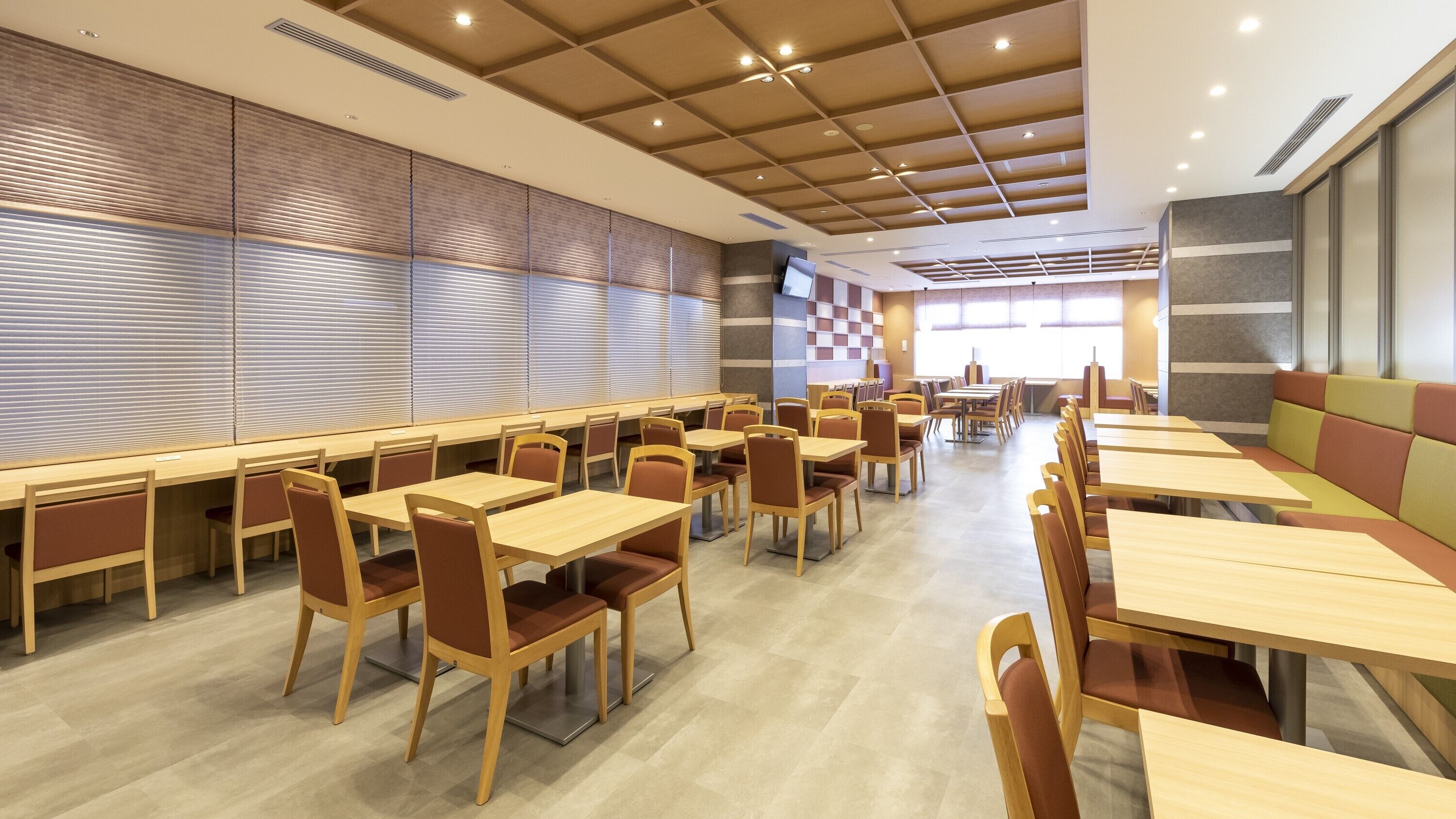 daily buffet breakfast (jpy 2000 per person)