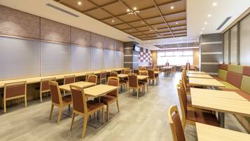 Daily buffet breakfast (JPY 2000 per person)