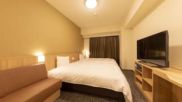 Down duvets, in-room safe, desk, laptop workspace