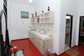 Apartment | Essbereich im Zimmer