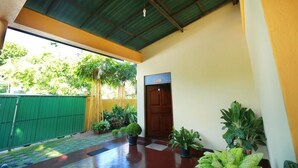 Courtyard - The One Apartment (Galle)