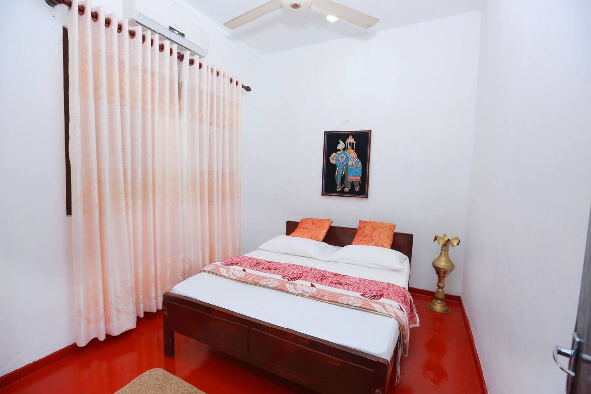 Iron/ironing board, bed sheets