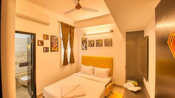 House with 2 Bedrooms (4 Adults) | Desk, free WiFi, bed sheets