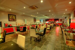 Breakfast and dinner served, international cuisine