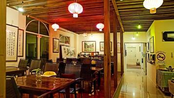 每日供應自助早餐 (每人 TWD200)