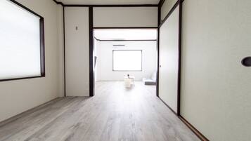 Apartment (10) | Individually decorated, individually furnished, desk, laptop workspace