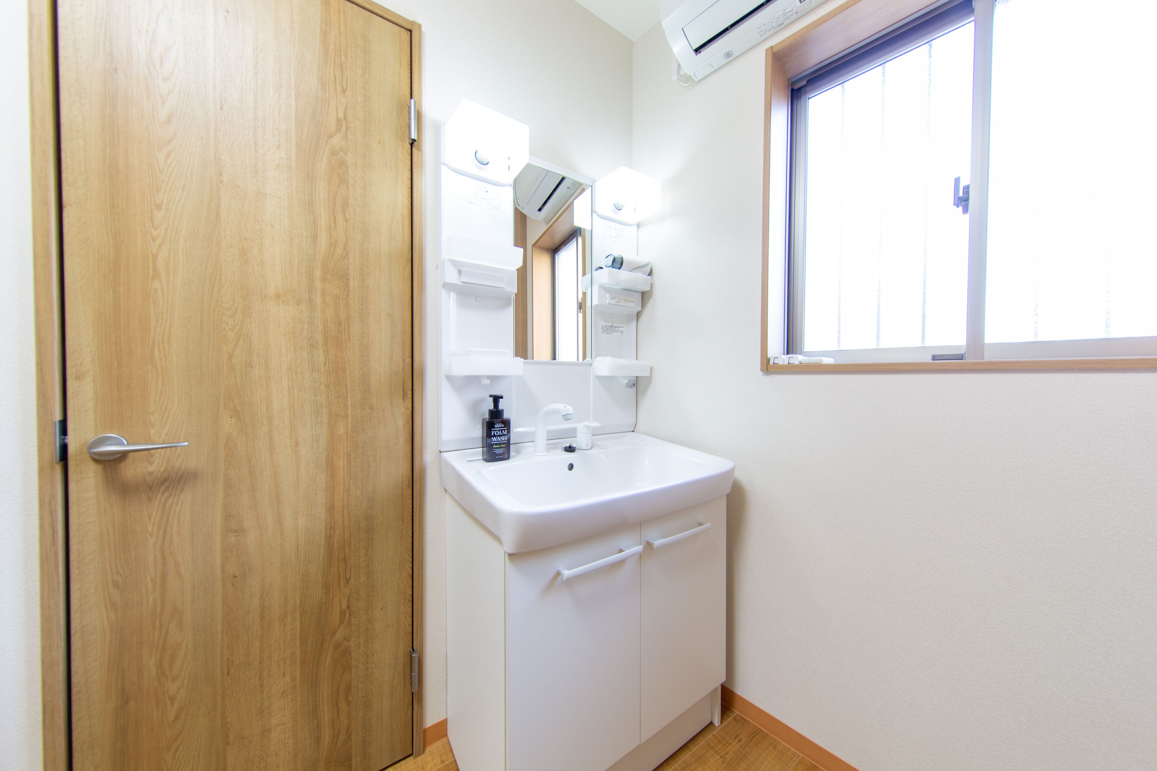 Apartment | Bathroom | Separate tub and shower, free toiletries, hair dryer, slippers