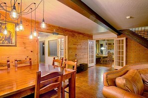 Dining - Premier Pinetop Country Getaway - Luxury at its finest!!! (Pinetop-Lakeside)