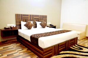 Deluxe Room | Laptop workspace, free WiFi